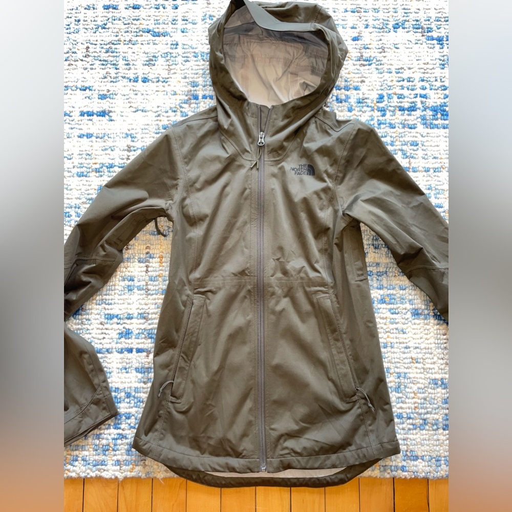NORTH FACE WOMENS JACKET SIZE XS NEVER WORN
